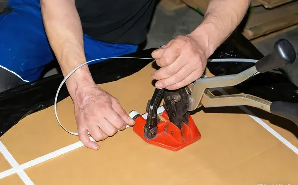 Manuelle Umreifung und handgeführte Umreifungsgeräte